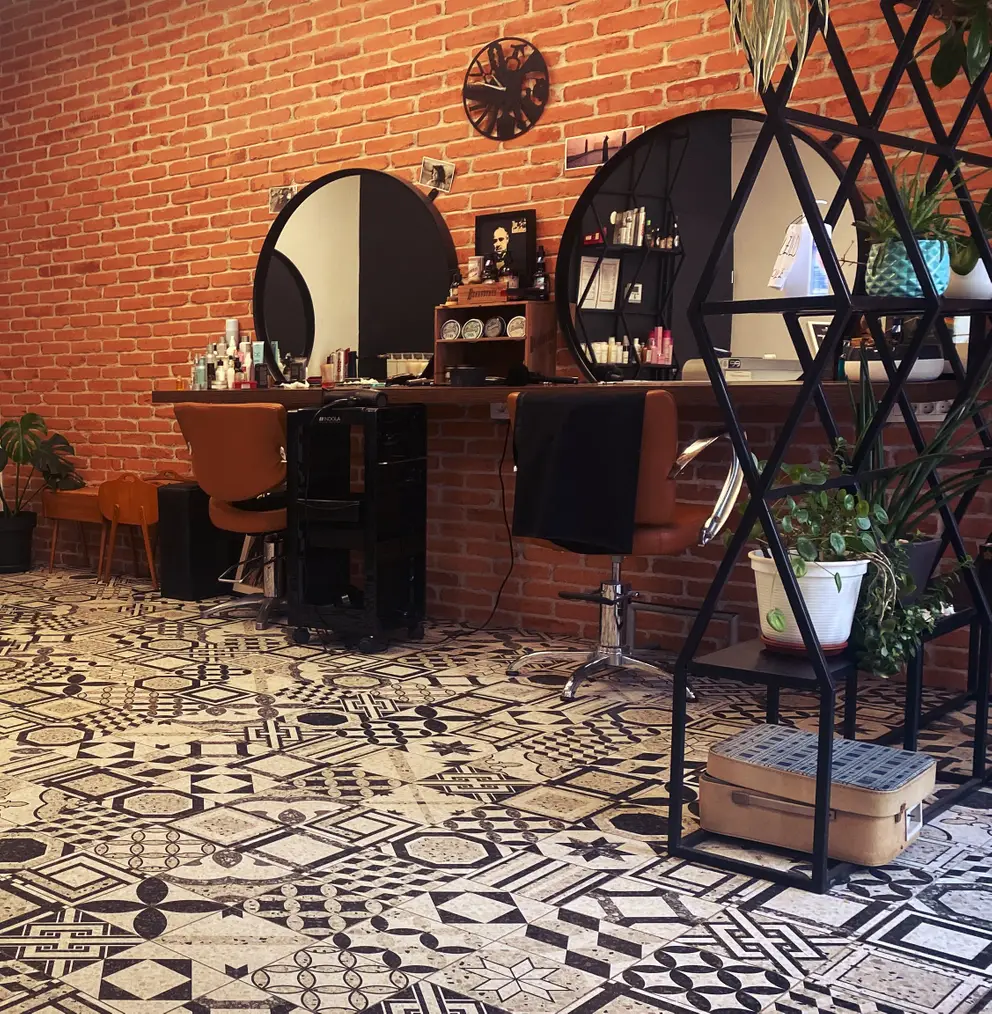 tinefrize salon inside